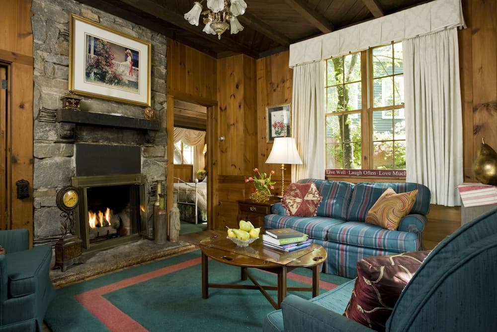 1906 Pine Crest Inn property views in Tryon, NC — gallery photo 3