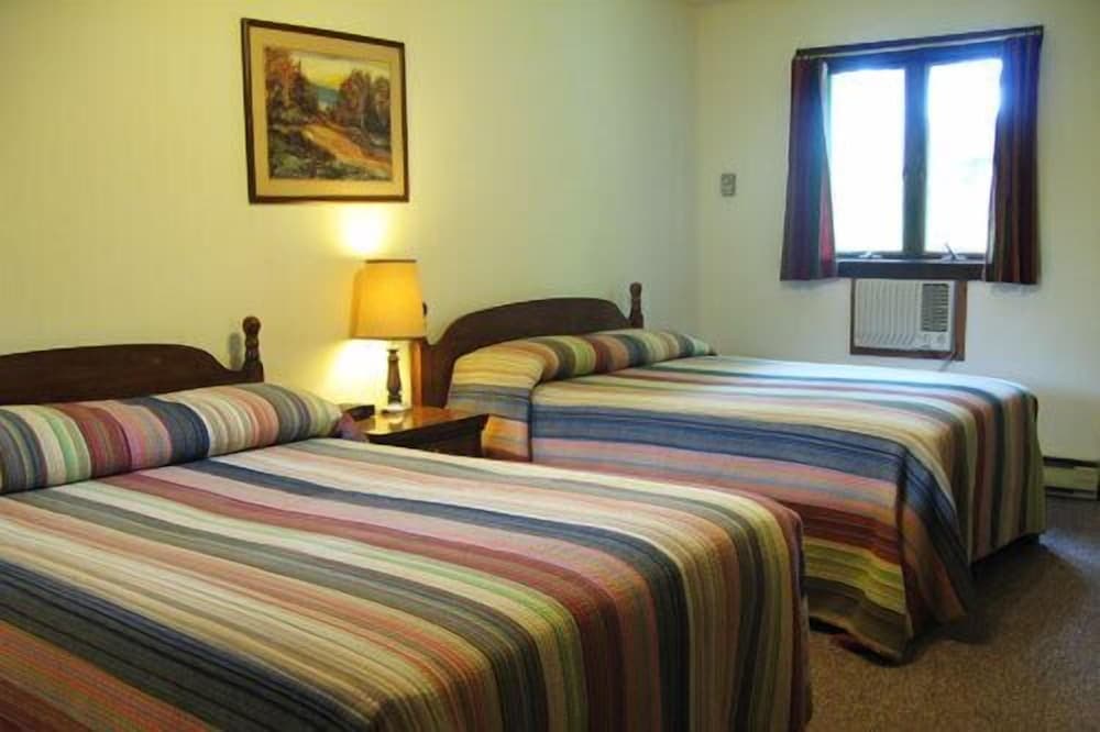 Riedlbauer's Resort interior in Round Top, NY — gallery photo 2