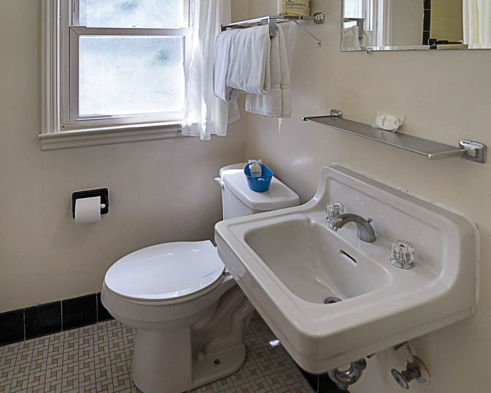 Econo Lodge gallery photo in Westminster — image 7