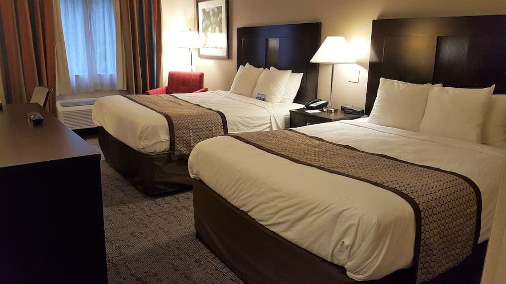 Baymont by Wyndham Belleville Airport Area interior in Belleville, MI — gallery photo 2