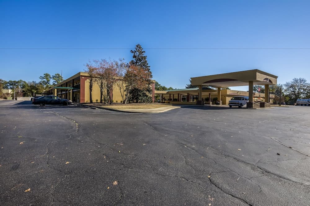 Clarion Inn Columbia Airport featured exterior or lobby in West Columbia, SC — similar hotel