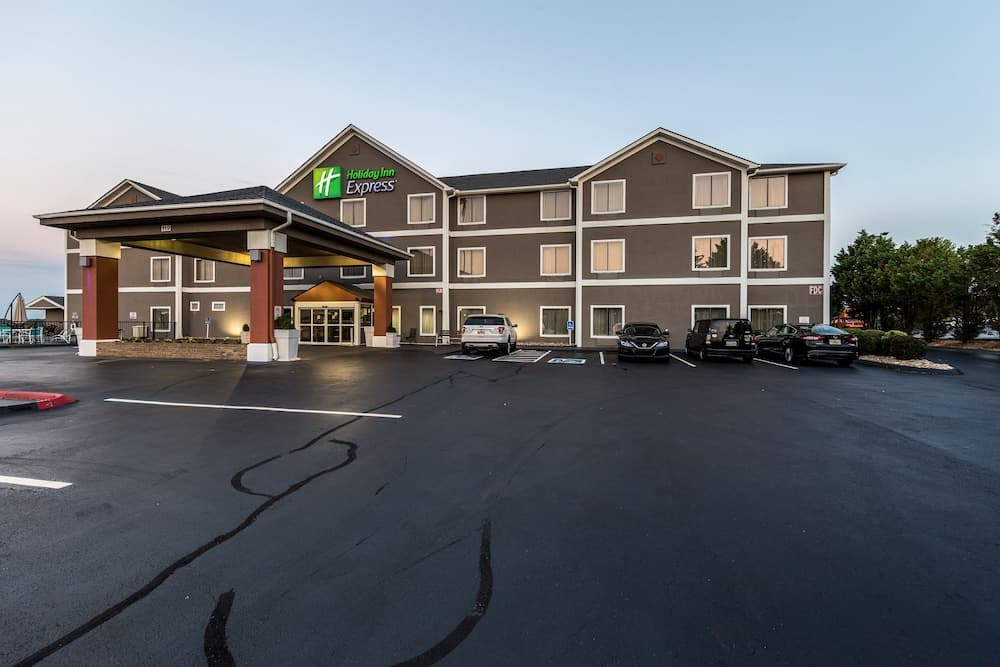 Holiday Inn Express Dandridge by IHG featured exterior or lobby in Dandridge, TN — similar hotel