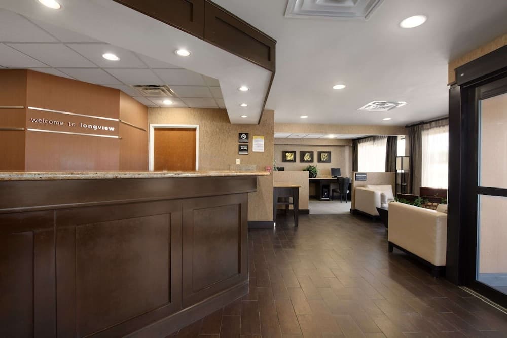 Days Inn by Wyndham Longview South interior in Longview, TX — gallery photo 2