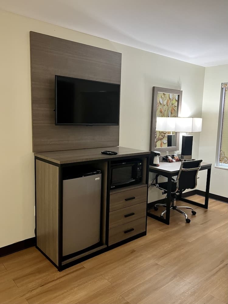 Red Roof Inn & Suites Houma gallery photo in Houma, LA — image 11