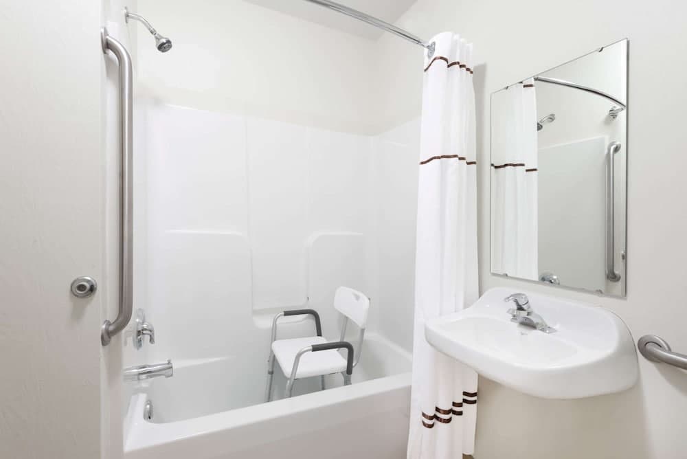 Hawthorn Extended Stay by Wyndham Seville gallery photo in Seville, OH — image 8