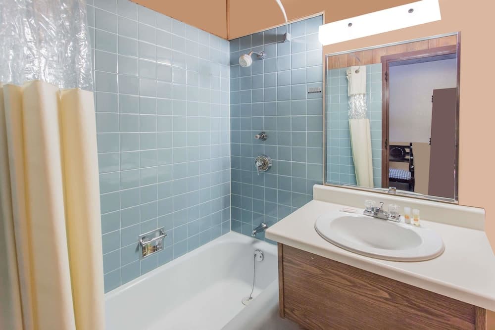 Days Inn by Wyndham West Allis/Milwaukee property views in Milwaukee, WI — gallery photo 3