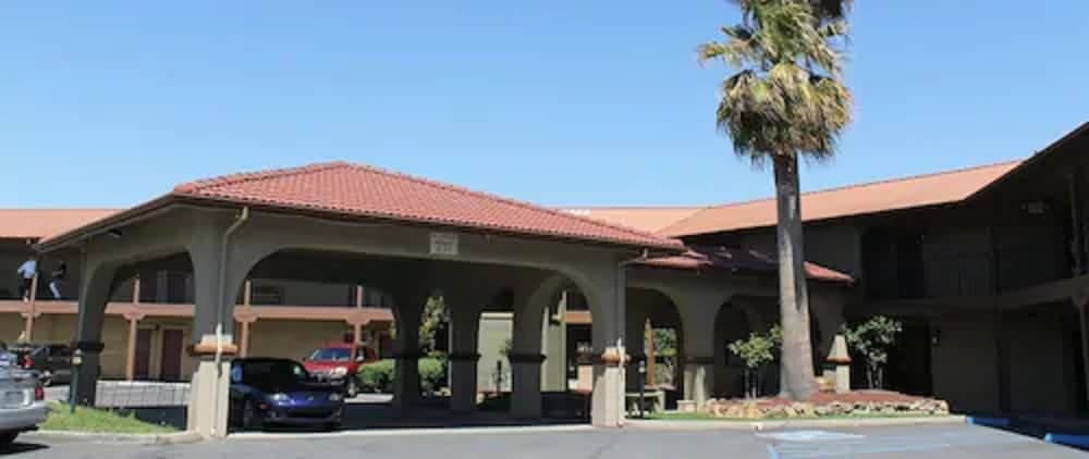 Oak Ridge Inn featured exterior or lobby in Plymouth, CA — similar hotel