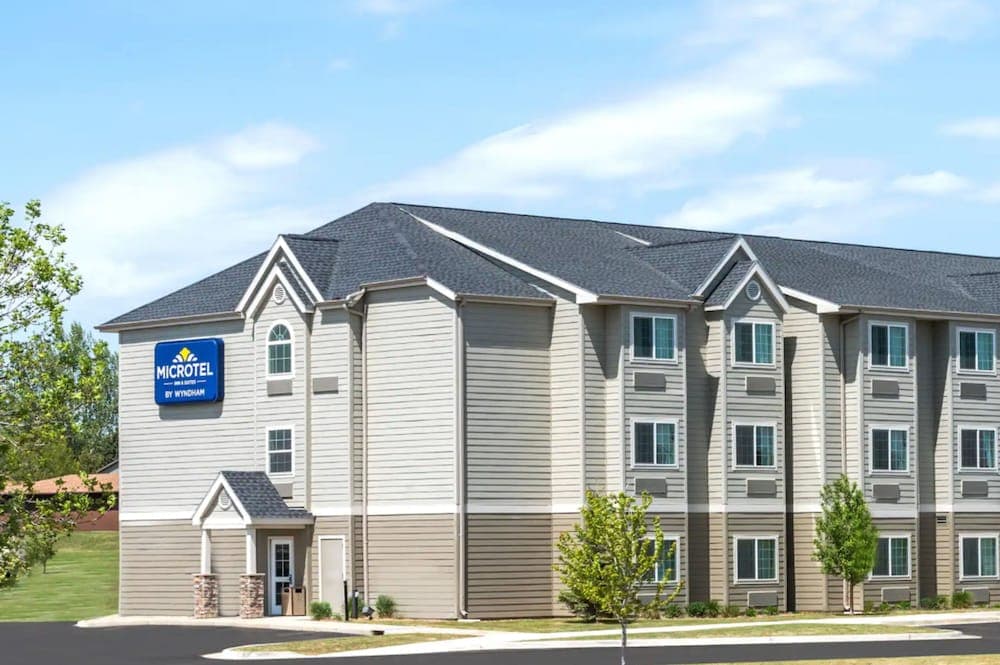 Microtel Inn & Suites by Wyndham Dickinson property views in Dickinson, ND — gallery photo 3
