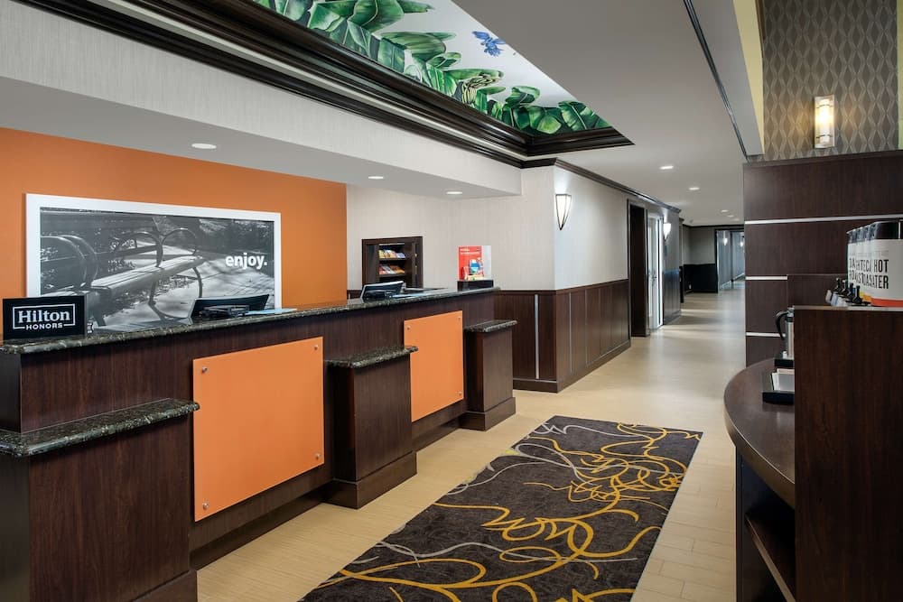 Hampton Inn & Suites Lake City interior in Lake City, FL — gallery photo 2