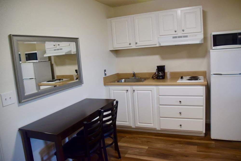 Stay Plus Extended Stay Suites property views in Auburn, AL — gallery photo 3