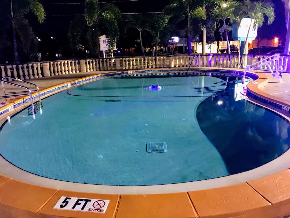 Tropical Inn & Suites interior in Clearwater, FL — gallery photo 2