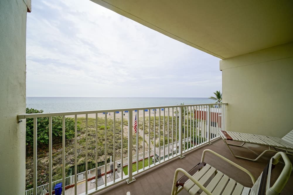 La Costa Beach Club property views in Pompano Beach, FL — gallery photo 3