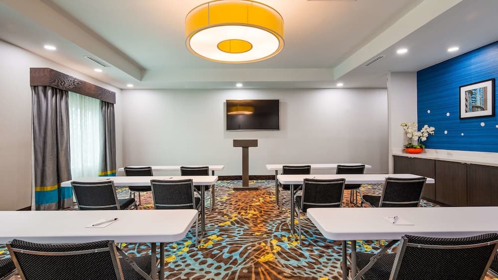 Holiday Inn Express And Suites Pasadena Houston Southeast by IHG gallery photo in Pasadena, TX — image 12