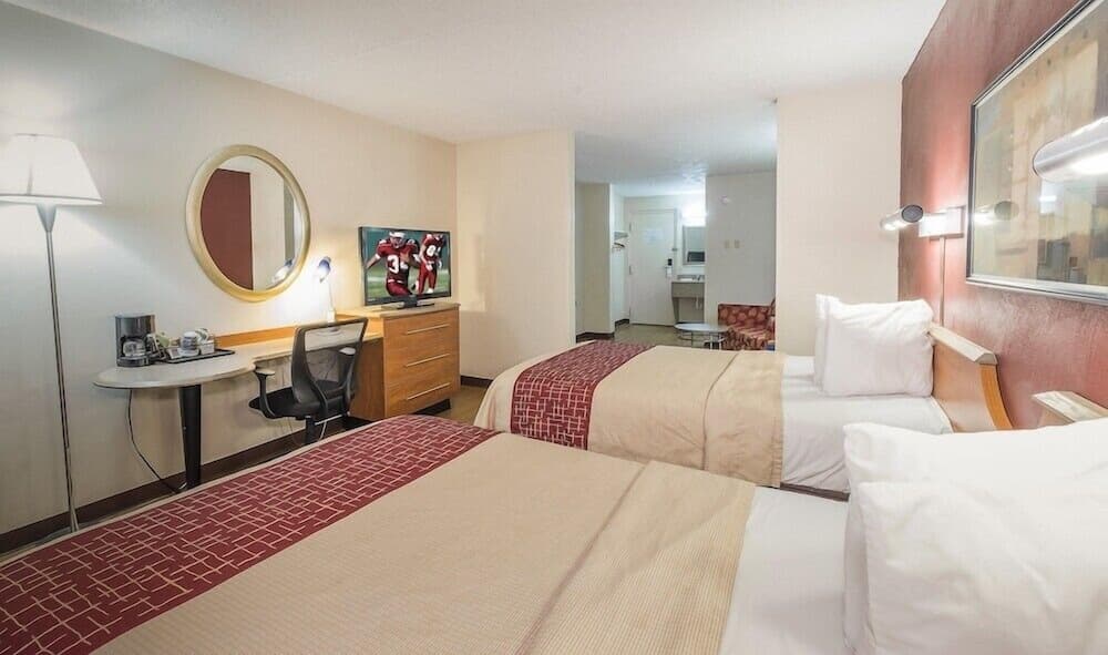 Sycamore Suites property views in Elyria, OH — gallery photo 3