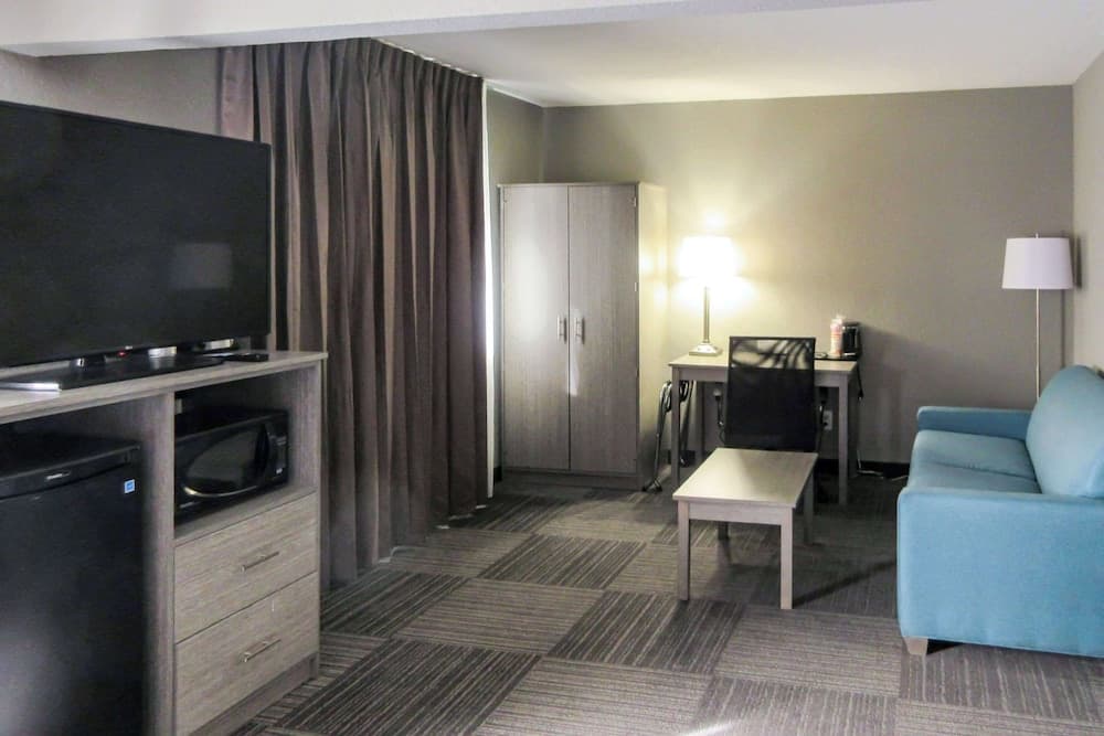 Quality Inn & Suites Hammond Near I-8090 property views in Hammond, IN — gallery photo 3