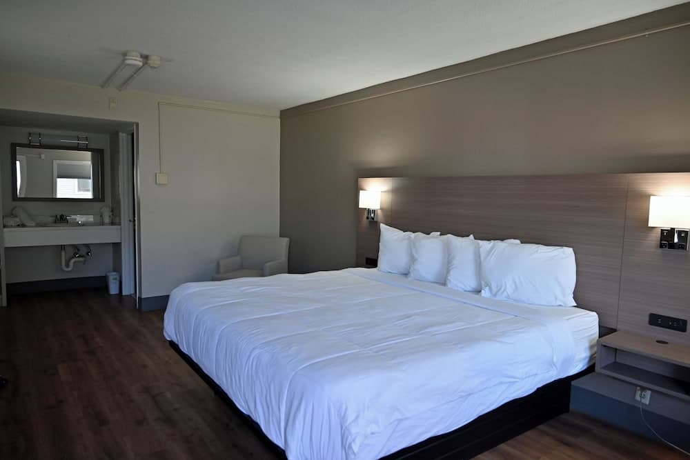 Whaler Inn and Suites gallery photo in New Bedford, MA — image 25