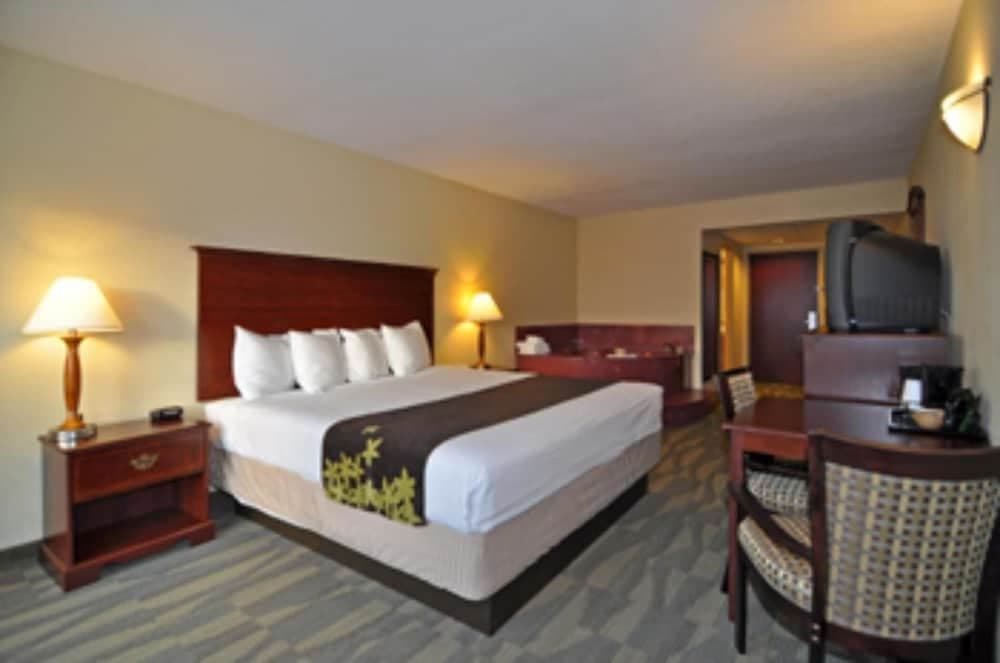 Gold Leaf Hotel of Dewey - Rehoboth Beach property views in Dewey Beach, DE — gallery photo 3