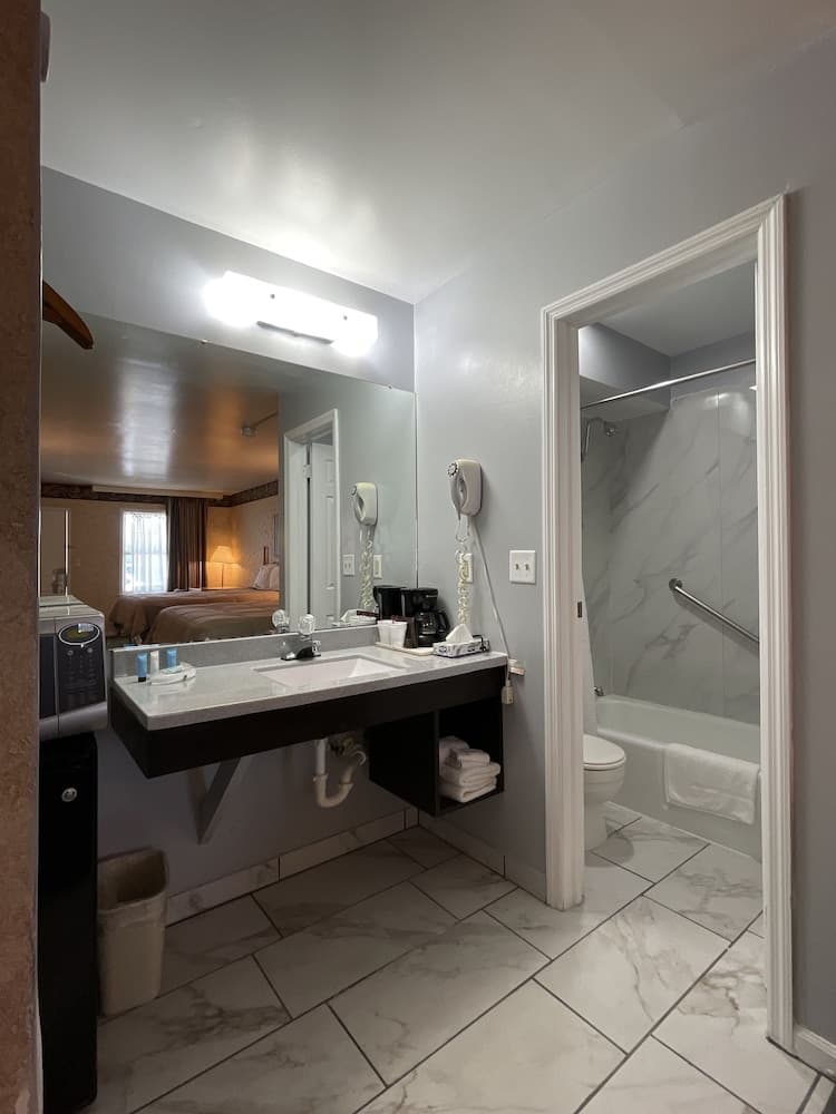 Capital O First Heritage Inn Rantoul IL I 57 property views in Rantoul, IL — gallery photo 3
