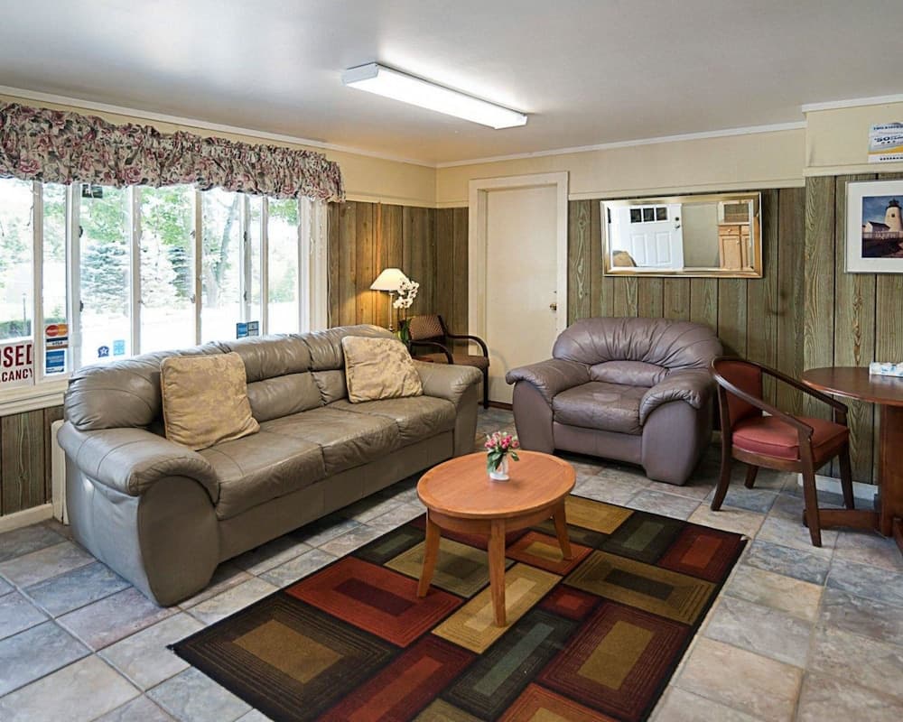 Econo Lodge gallery photo in Westminster — image 22