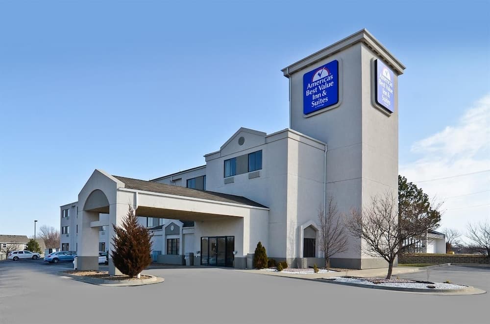 Quality Inn Lees Summit - Kansas City gallery photo in Lee's Summit, MO — image 15