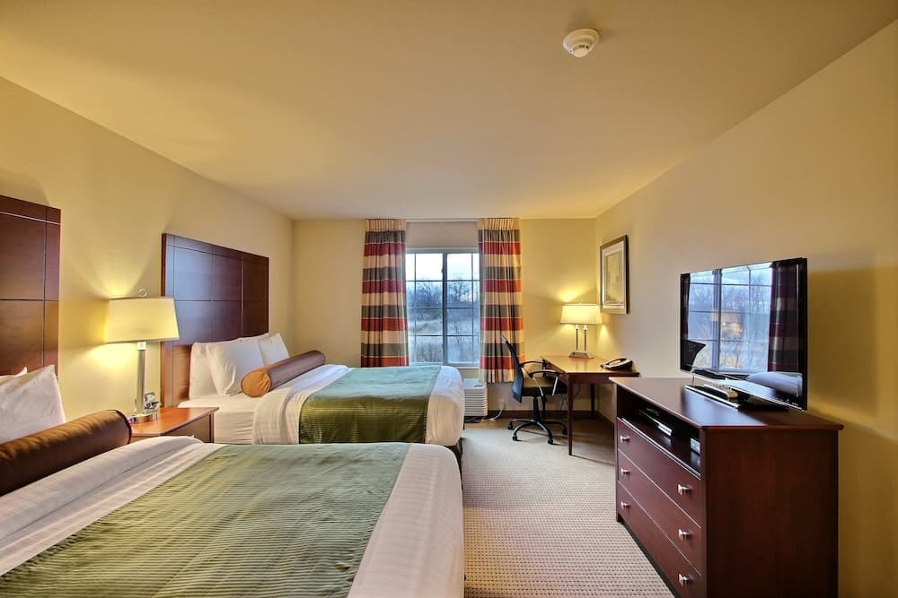 AmericInn by Wyndham Oshkosh gallery photo in Oshkosh, WI — image 11