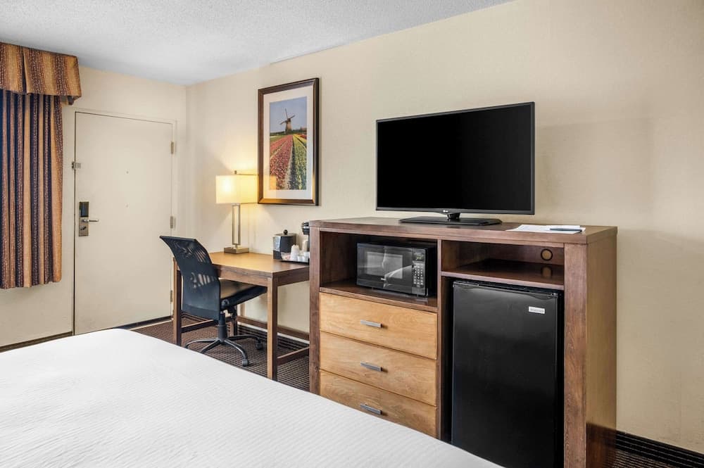 White Pines Inn & Suites gallery photo in Holland, MI — image 23