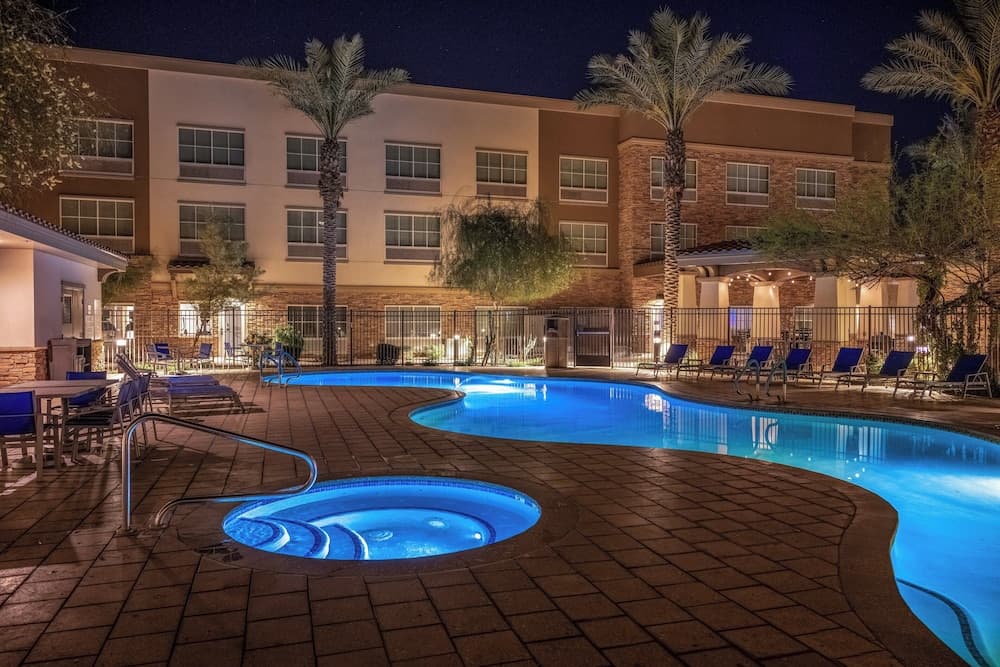 Holiday Inn Express & Suites Phoenix East - Gilbert by IHG gallery photo in Gilbert, AZ — image 10