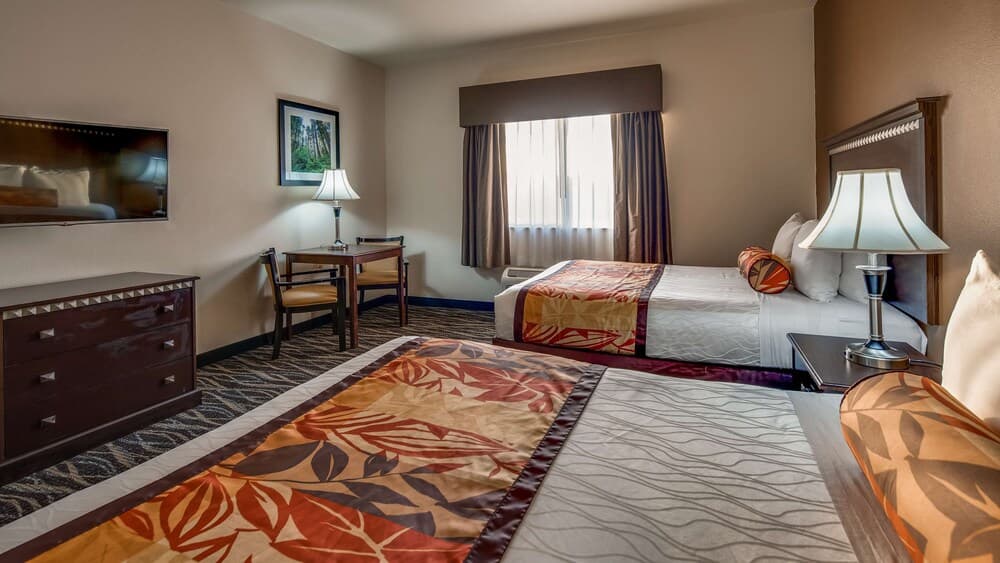 Best Western Plus Battle Ground Inn & Suites interior in Battle Ground, WA — gallery photo 2