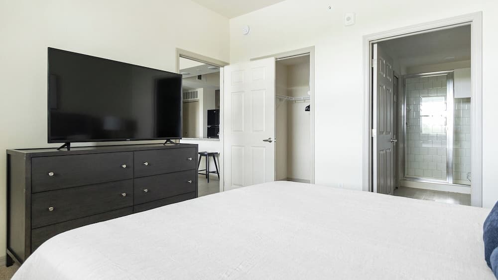 Landing Fort Myers - Eastwood Village interior in Fort Myers, FL — gallery photo 2