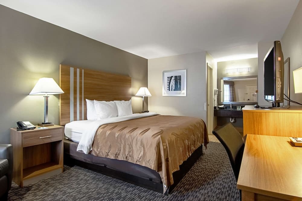Quality Inn Lagrange East I-85 interior in LaGrange, GA — gallery photo 2