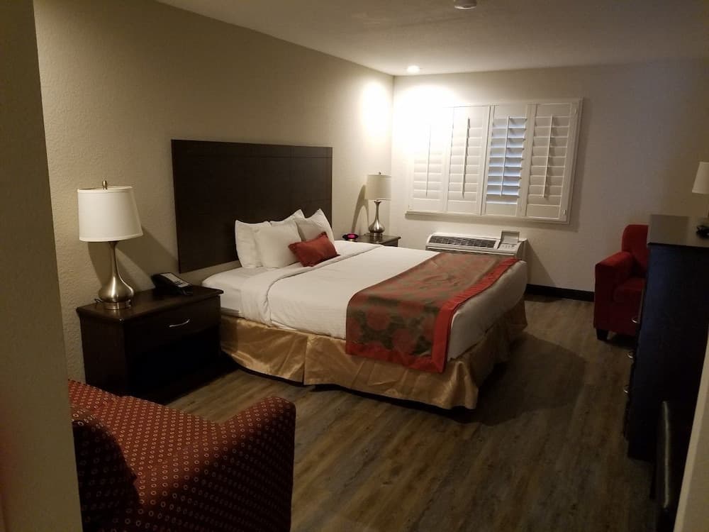 Infinity Inn & Suites property views in Tempe, AZ — gallery photo 3