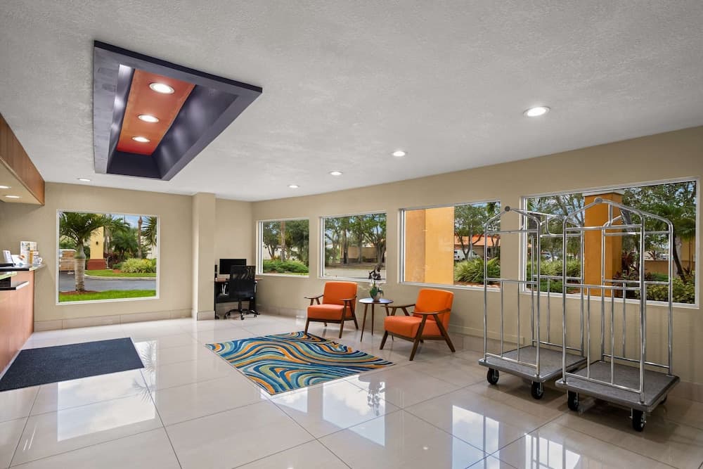 Quality Inn - Near Serenoa Golf Club property views in Sarasota, FL — gallery photo 3