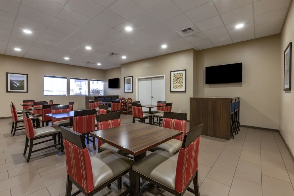 Comfort Inn & Suites Coeur d'Alene interior in Coeur d'Alene, ID — gallery photo 2