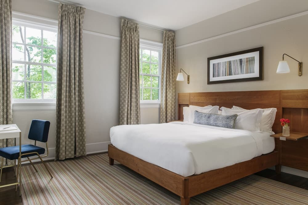 Oakhurst Inn at the University gallery photo in Charlottesville, VA — image 18