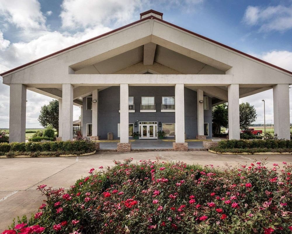 Quality Inn Robinsonville featured exterior or lobby in Robinsonville, MS — similar hotel