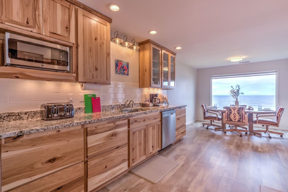 Cavalier Beachfront Condominiums property views in Lincoln City, OR — gallery photo 3