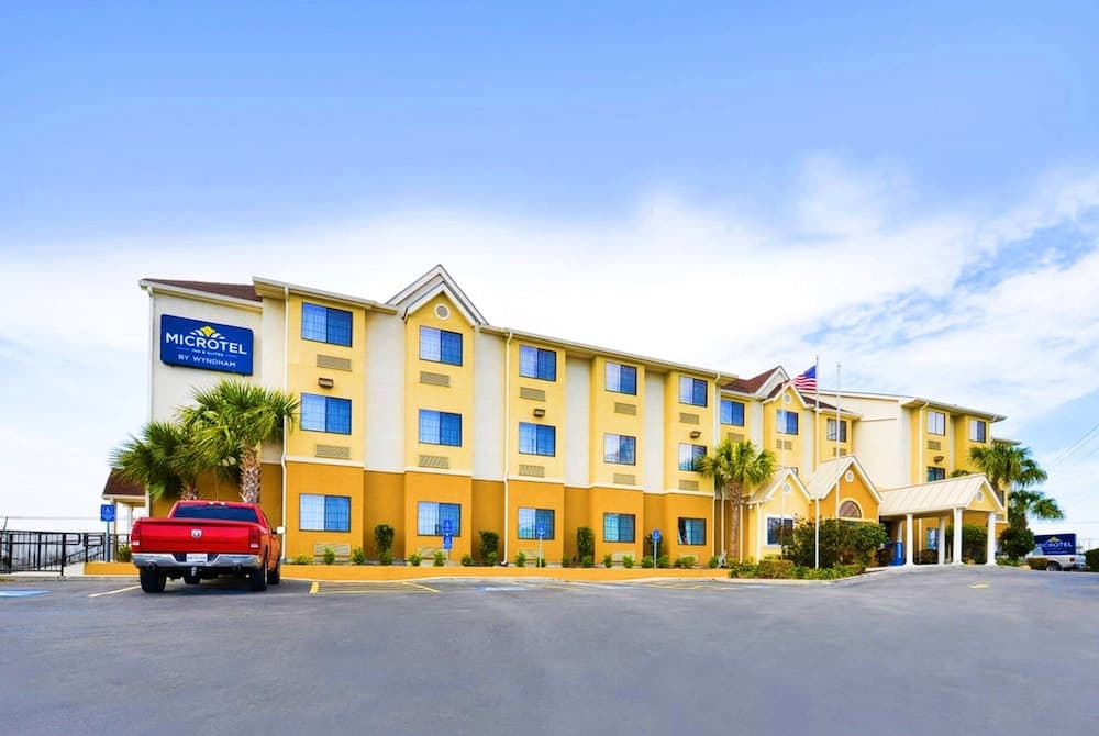 Microtel Inn & Suites by Wyndham New Braunfels gallery photo in New Braunfels, TX — image 19