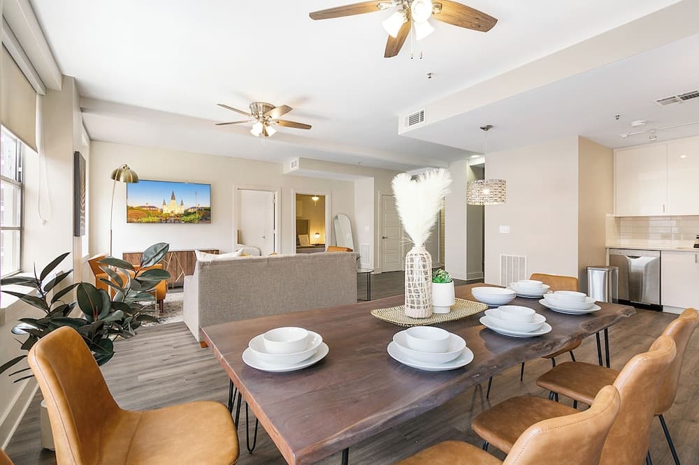 Luxury 4B Condo - Newly Renovated - Steps to French Quarter property views in New Orleans, LA — gallery photo 3
