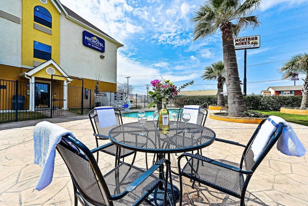 Microtel Inn & Suites by Wyndham New Braunfels gallery photo in New Braunfels, TX — image 15