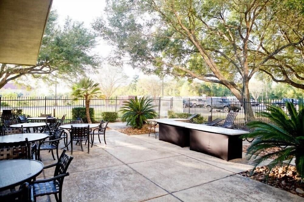 Holiday Inn Hotel & Suites Beaumont Plaza (I-10 & Walden) by IHG gallery photo in Beaumont, TX — image 10