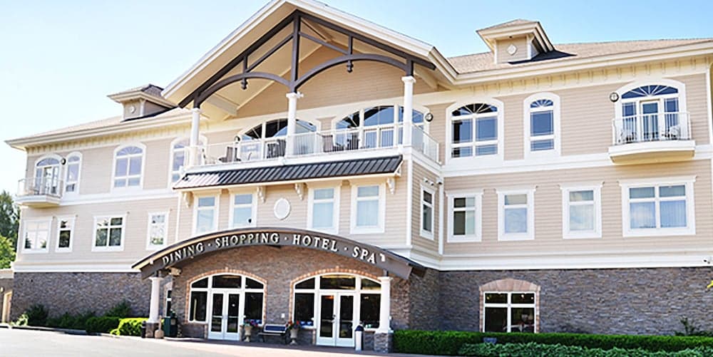 Riverwalk Place Resort & Spa featured exterior or lobby in Gladwin, MI — similar hotel
