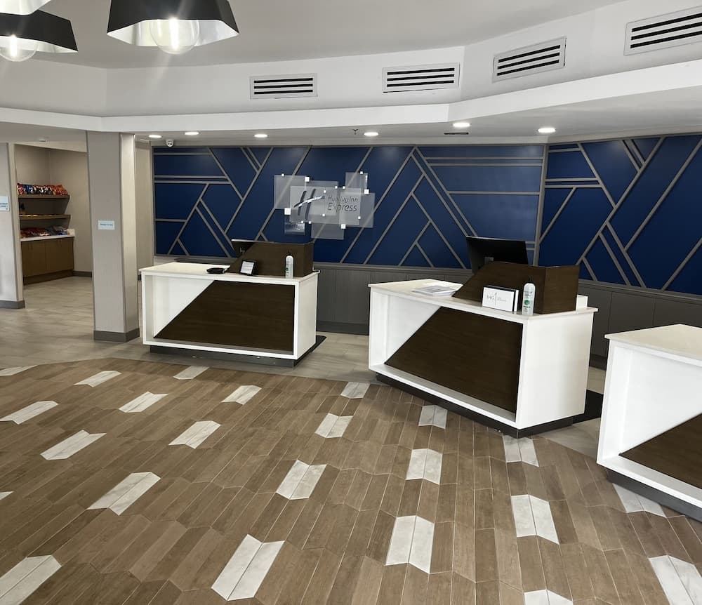 Holiday Inn Express Atlanta Airport - North by IHG interior in College Park, GA — gallery photo 2