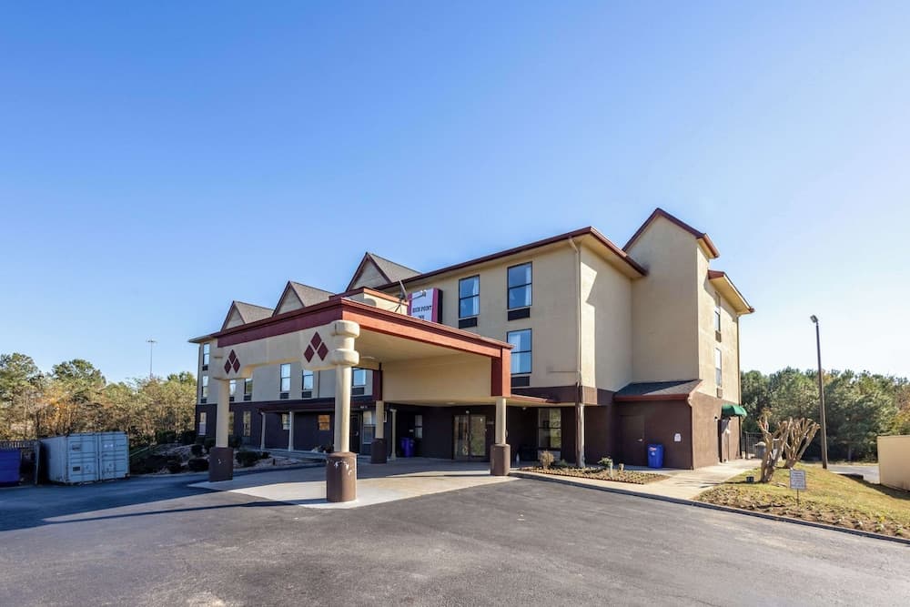 Clarion Pointe featured exterior or lobby in High Point, NC — similar hotel