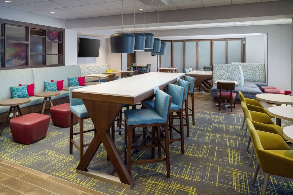 Hampton Inn Kissimmee North interior in Kissimmee, FL — gallery photo 2
