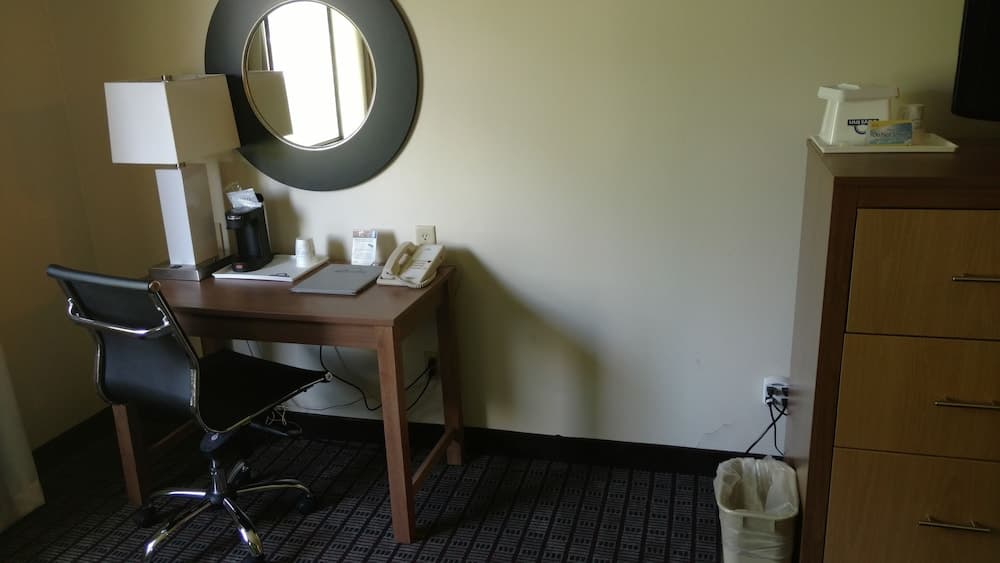 Days Inn by Wyndham Ashland gallery photo in Ashland, KY — image 19