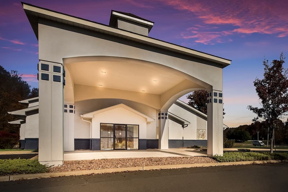 SureStay Plus Hotel by Best Western Highland Poughkeepsie gallery photo in Highland, NY — image 6