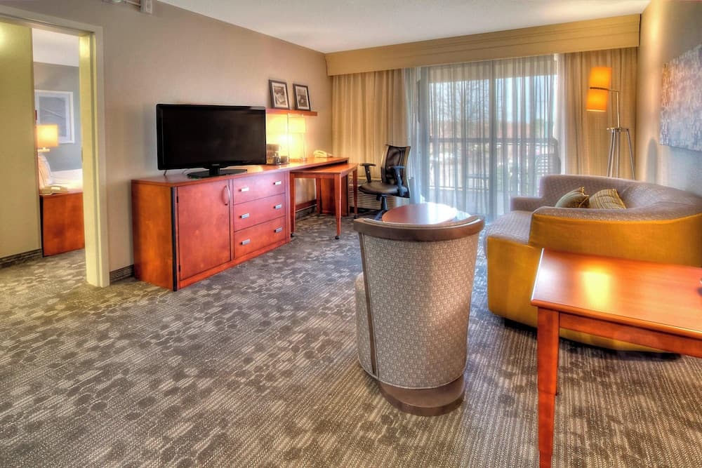 Courtyard by Marriott Memphis Germantown property views in Germantown, TN — gallery photo 3