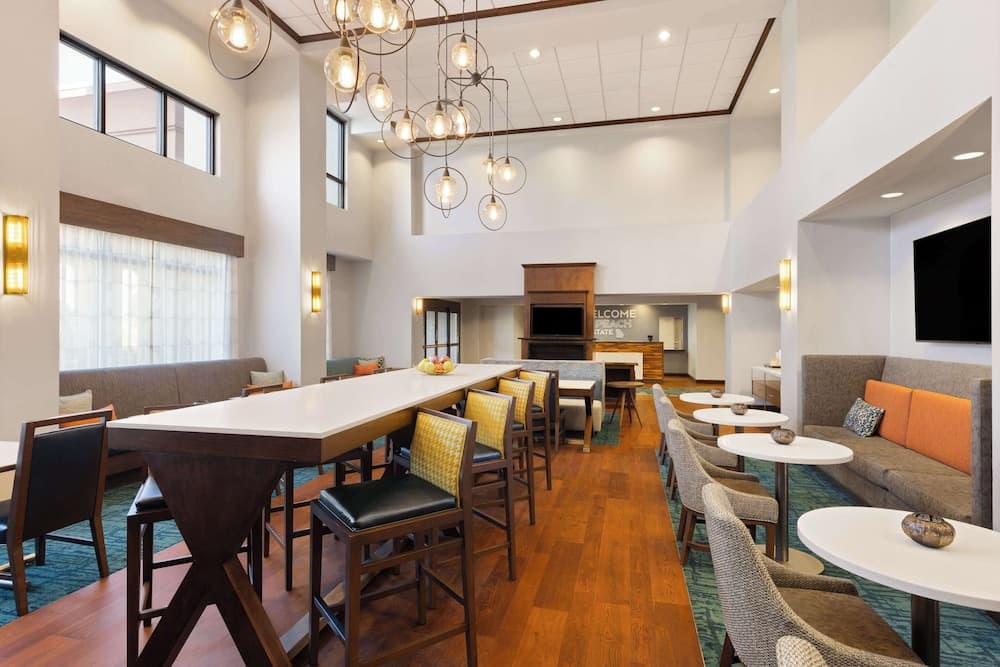 Hampton Inn & Suites Savannah-Airport interior in Savannah, GA — gallery photo 2