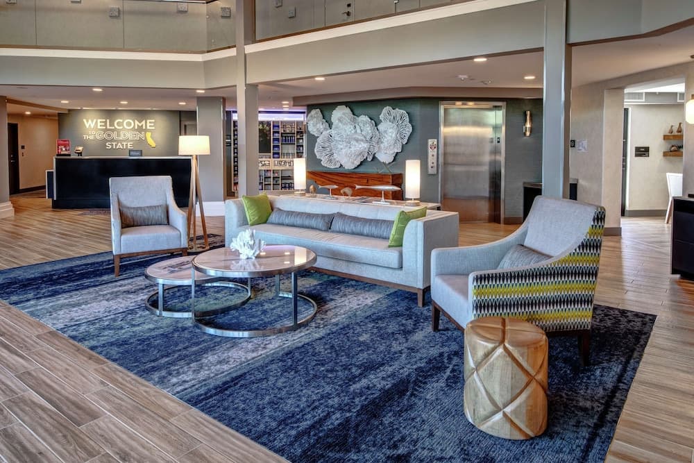 Hampton Inn Vallejo interior in Vallejo, CA — gallery photo 2