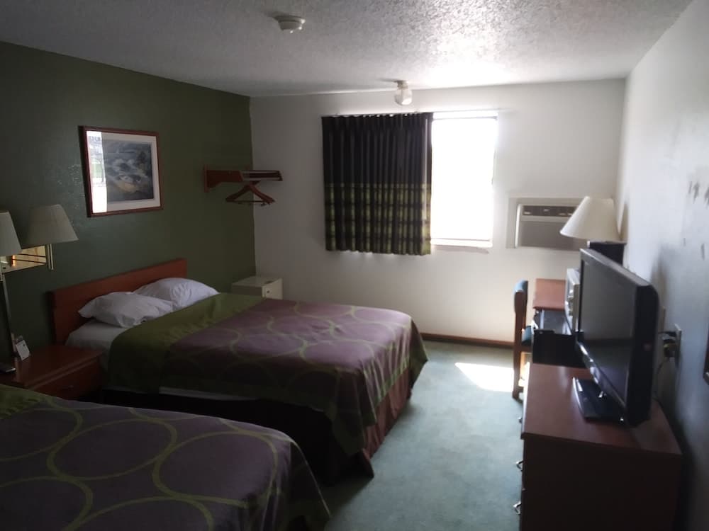 Capital O Amerihost Inn and Suites Kingdom City Hwy 54 MO interior in Kingdom City, MO — gallery photo 2